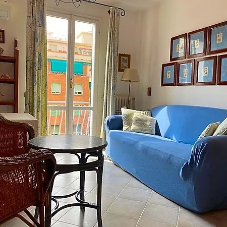 شقة Casa Ribot: Centro E Mare A Portata Di Mano ألاسيو