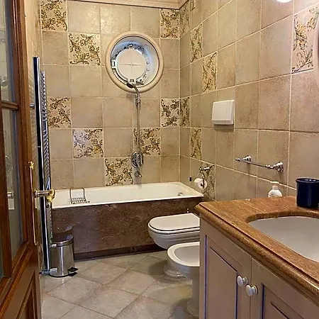 شقة Casa Ribot: Centro E Mare A Portata Di Mano ألاسيو